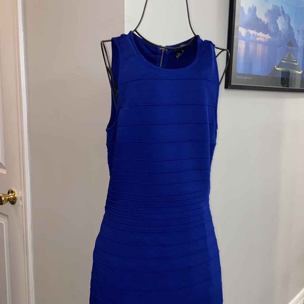 CUTE PEEK-A-BOO BACK DRESS - Picture 2 of 3